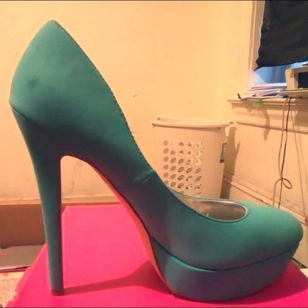 Shoe Dazzle Teal Pumps